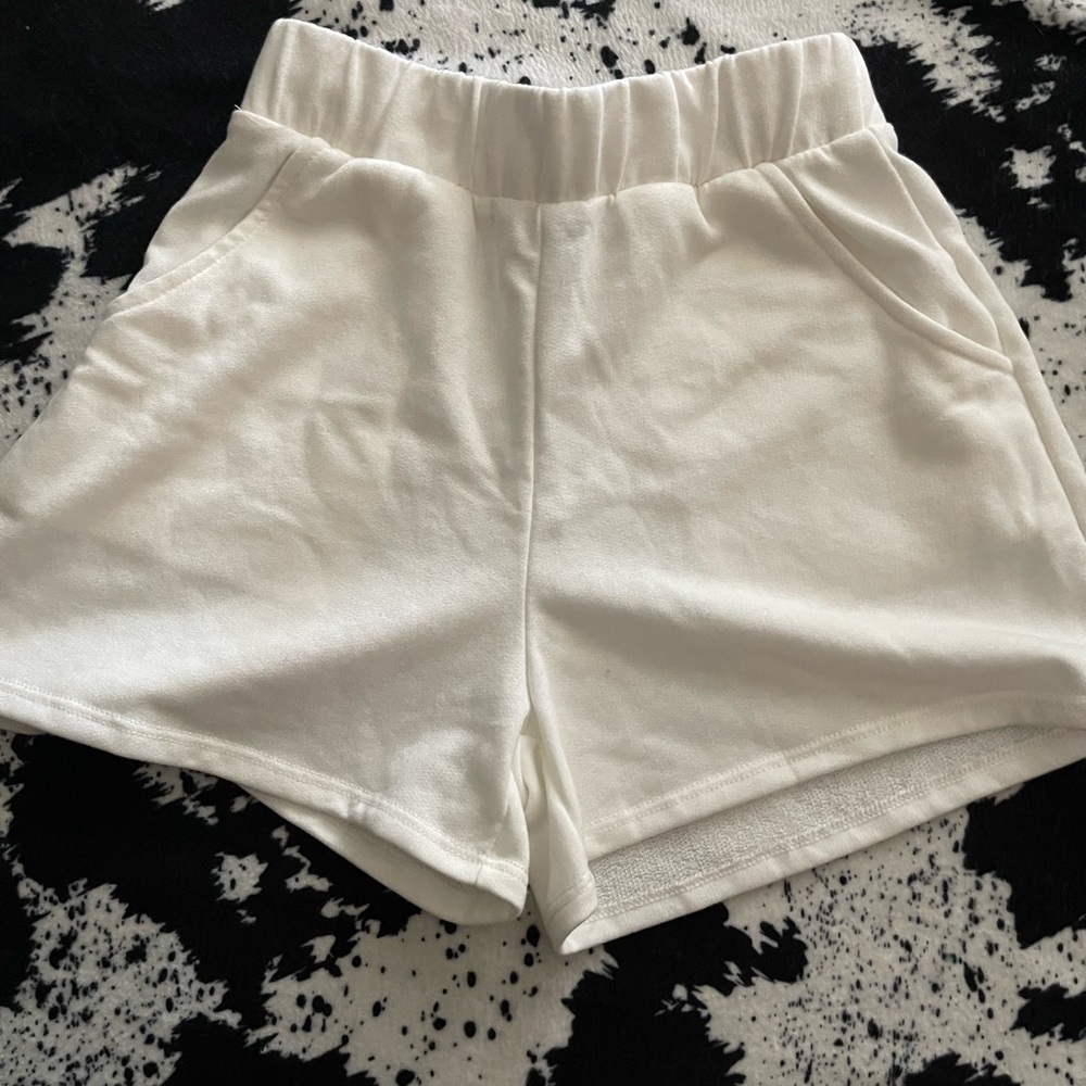 White Fashion Nova shorts BRAND NEW size XS
